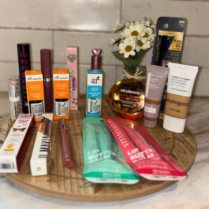 New- Random Beauty (Lot of 17) IK Makiage, McBeauty, Hello Lippy, and more